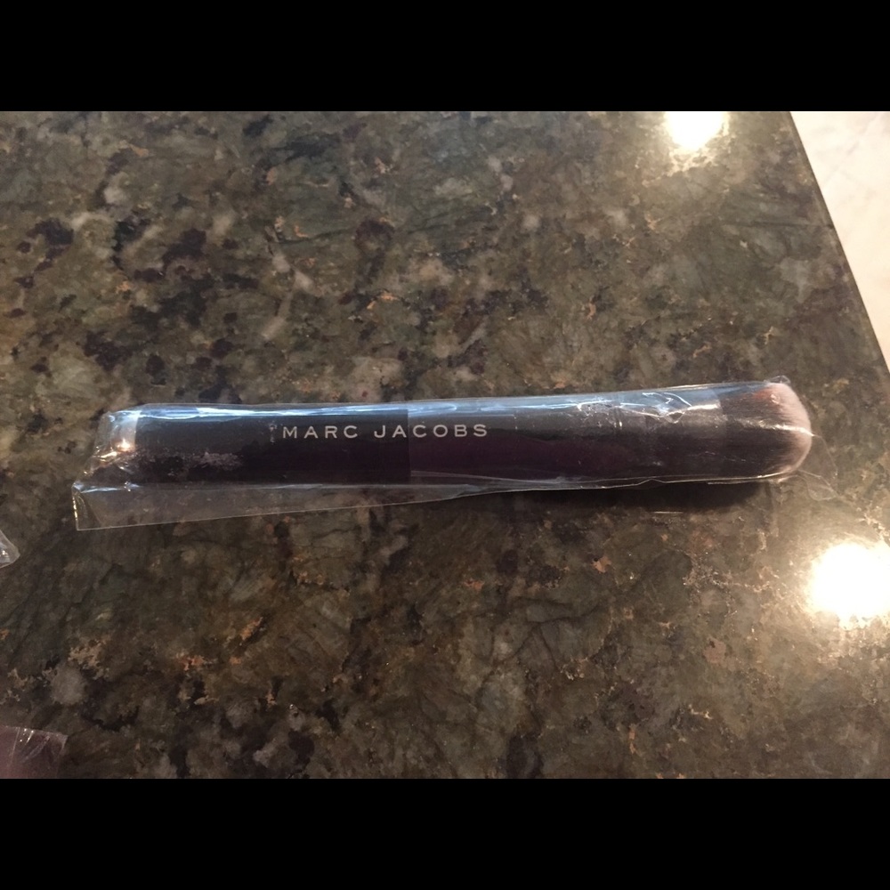 Marc Jacobs The Face 1 foundation brush